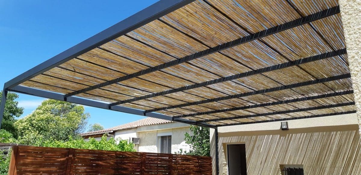Avec quoi couvrir une pergola en bois