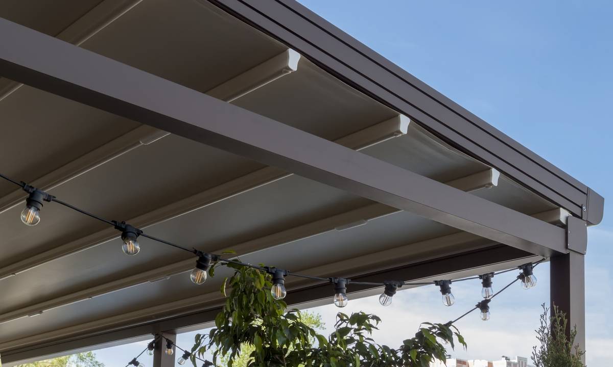 Les avantages d'une pergola avec toit rétractable pour votre espace extérieur